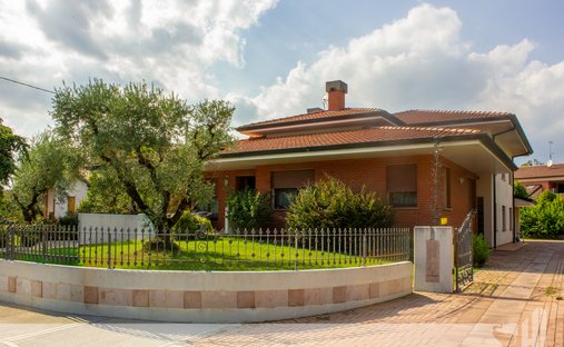Maison à San Vendemiano, Vénétie, Italie 1