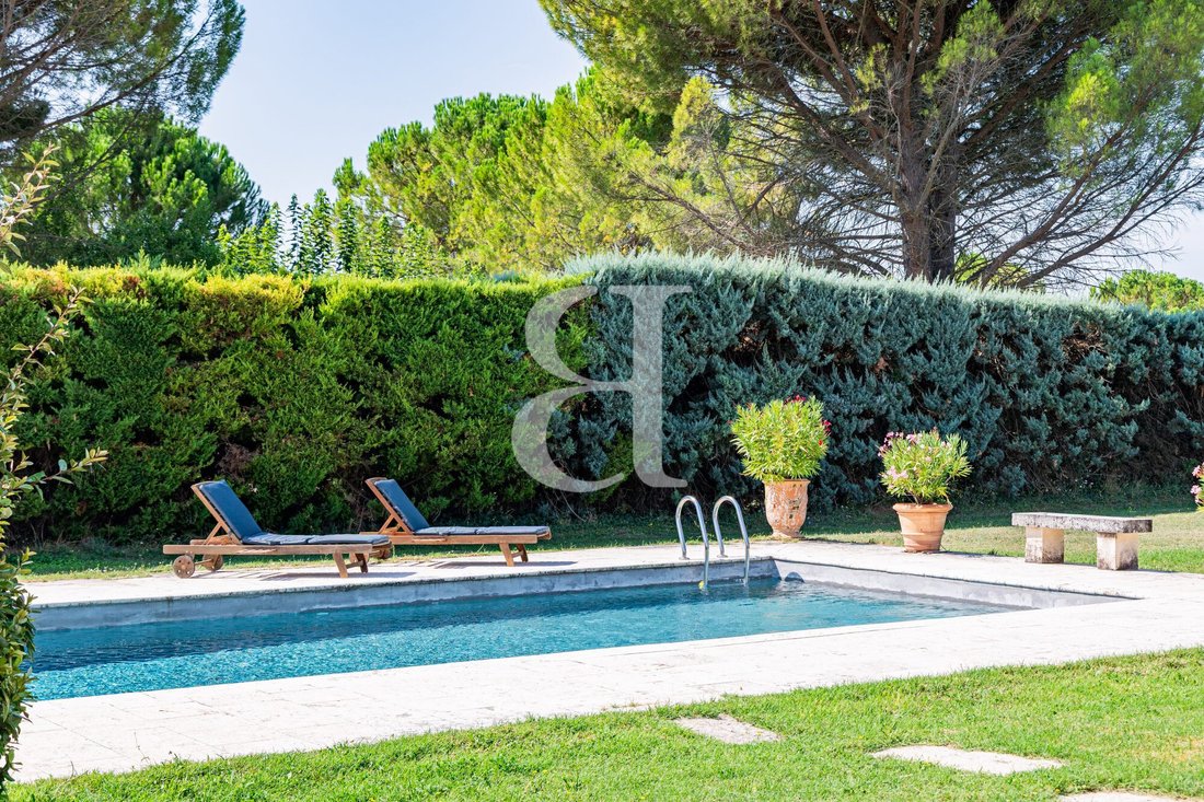 Villa in Gordes, Provence-Alpes-Côte d'Azur, France 2 - 18758024