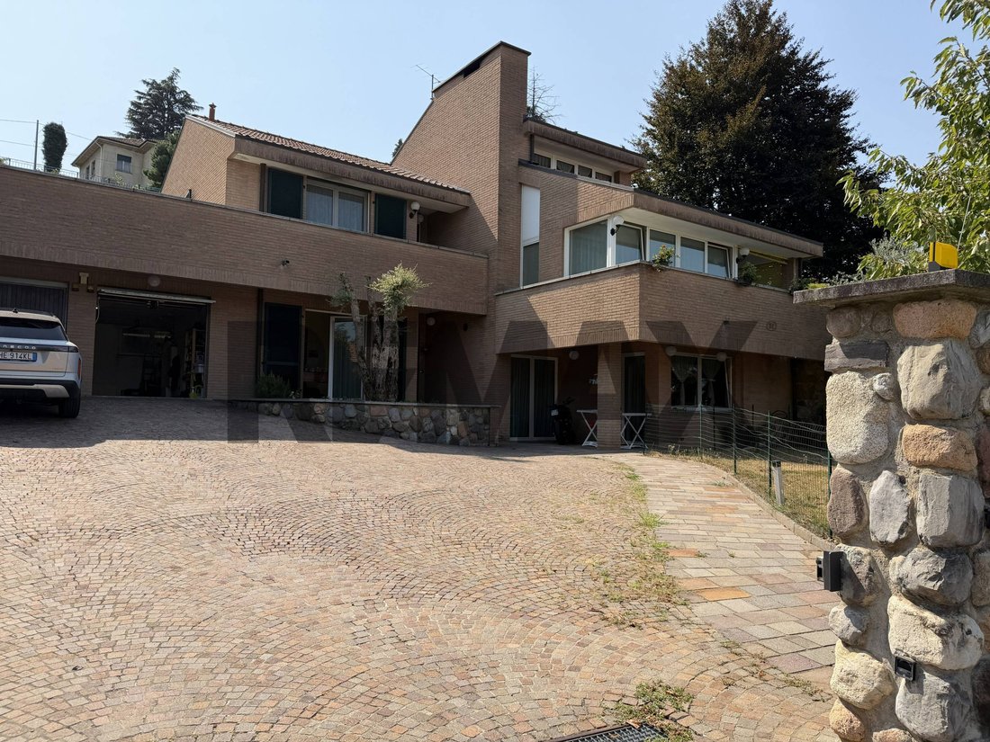 Villa in Cantello, Lombardy, Italy 4 - 18753683