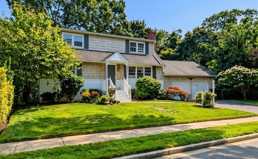 House in Massapequa, New York, United States 1