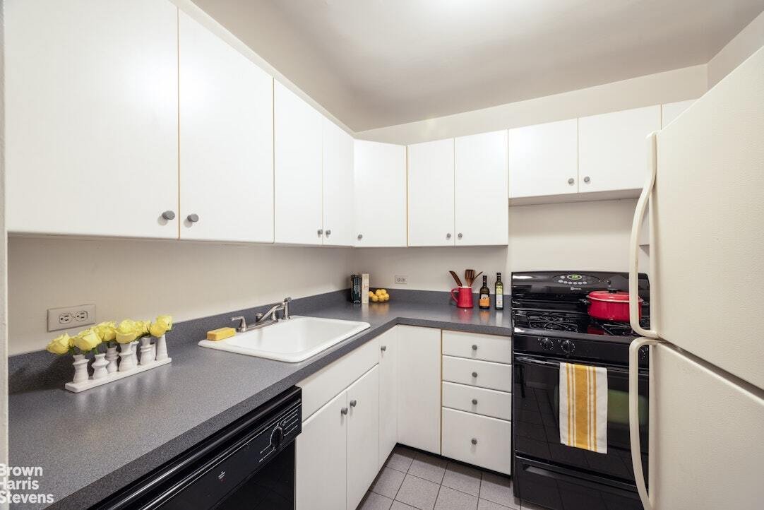 Co Op in New York, New York, United States 4 - 18407635