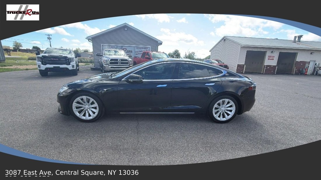 Sedan in Central Square, NY, United States 4 - 18753421