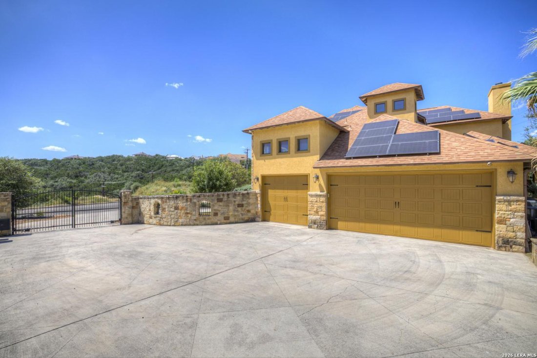 House in Helotes, Texas, United States 3 - 18758857