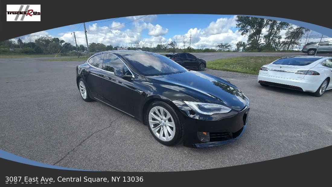 Sedan in Central Square, NY, United States 3 - 18753421