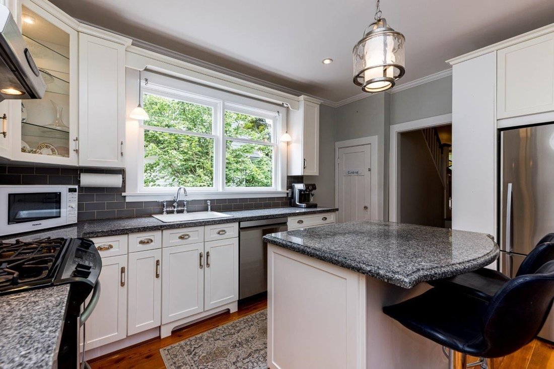 House in New Westminster, British Columbia, Canada 5 - 18753874