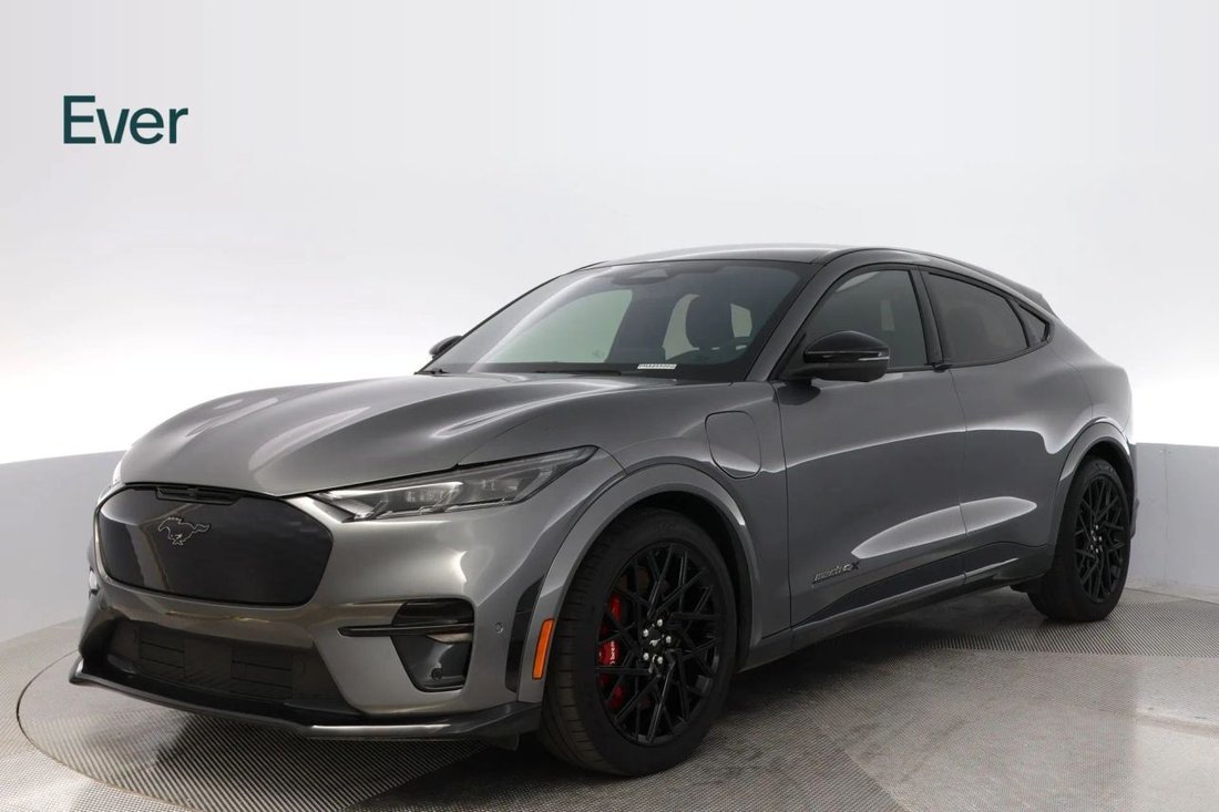 Suv in San Francisco, CA, United States 2 - 18753378