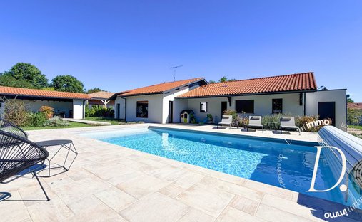 House in Mees, Nouvelle-Aquitaine, France 1