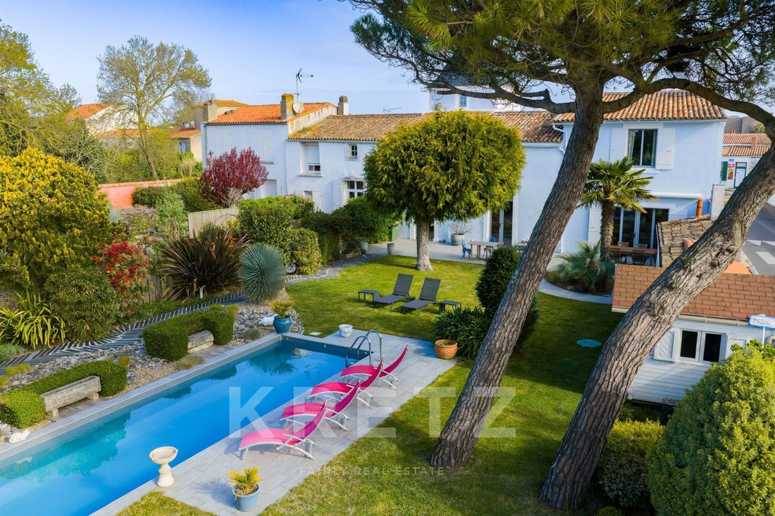 House in Saint-Denis-d'Oleron, Nouvelle-Aquitaine, France 1 - 17549971