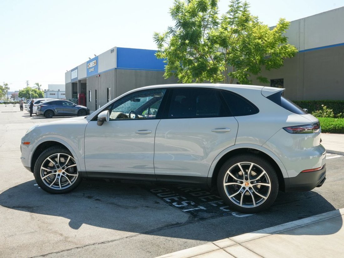 Suv in Costa Mesa, CA, United States 3 - 18691501