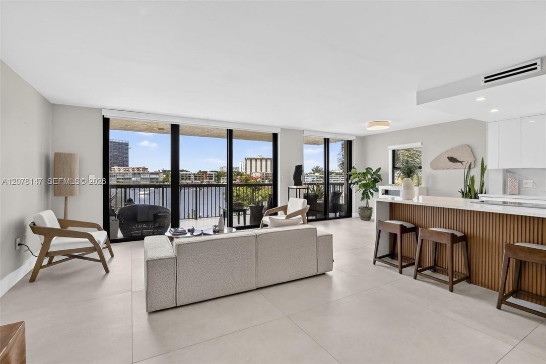 Condo in Hallandale Beach, Florida, United States 4 - 18752450