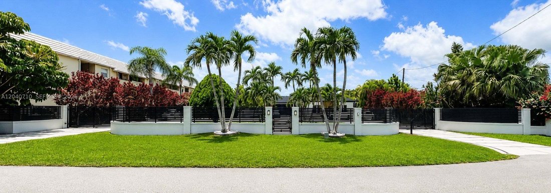House in Miami, Florida, United States 1 - 18414837