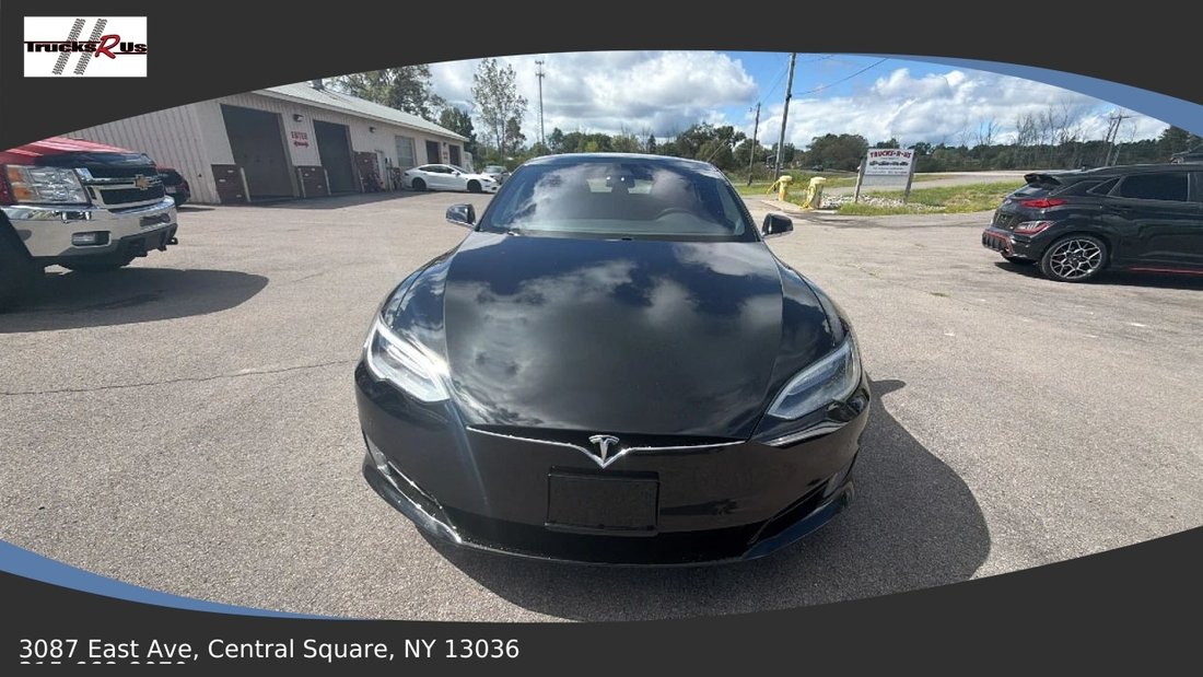 Sedan in Central Square, NY, United States 5 - 18753421