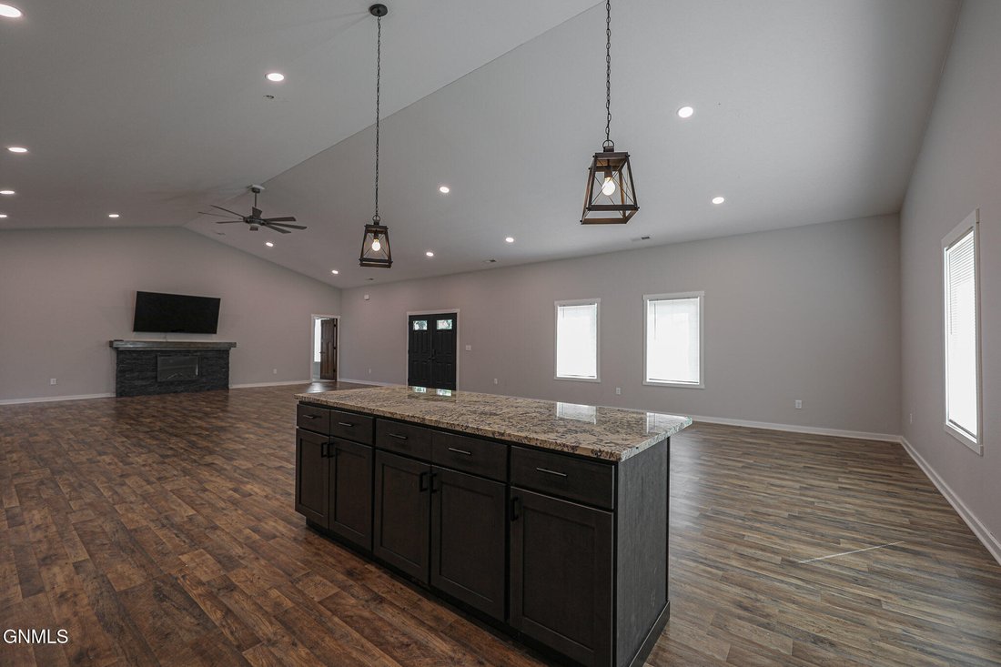 House in Mandan, North Dakota, United States 4 - 18756141