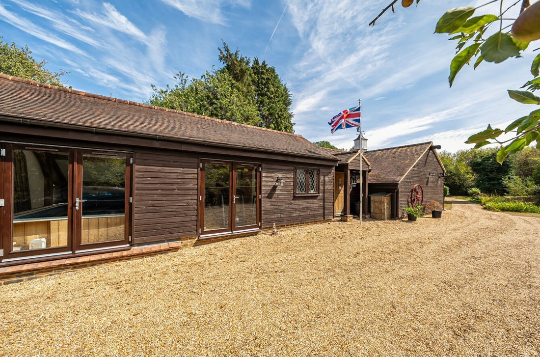 Haus in Lower Beeding, England 4 - 18750948