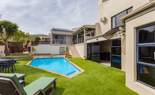 Country House in Panorama, Western Cape, South Africa 1