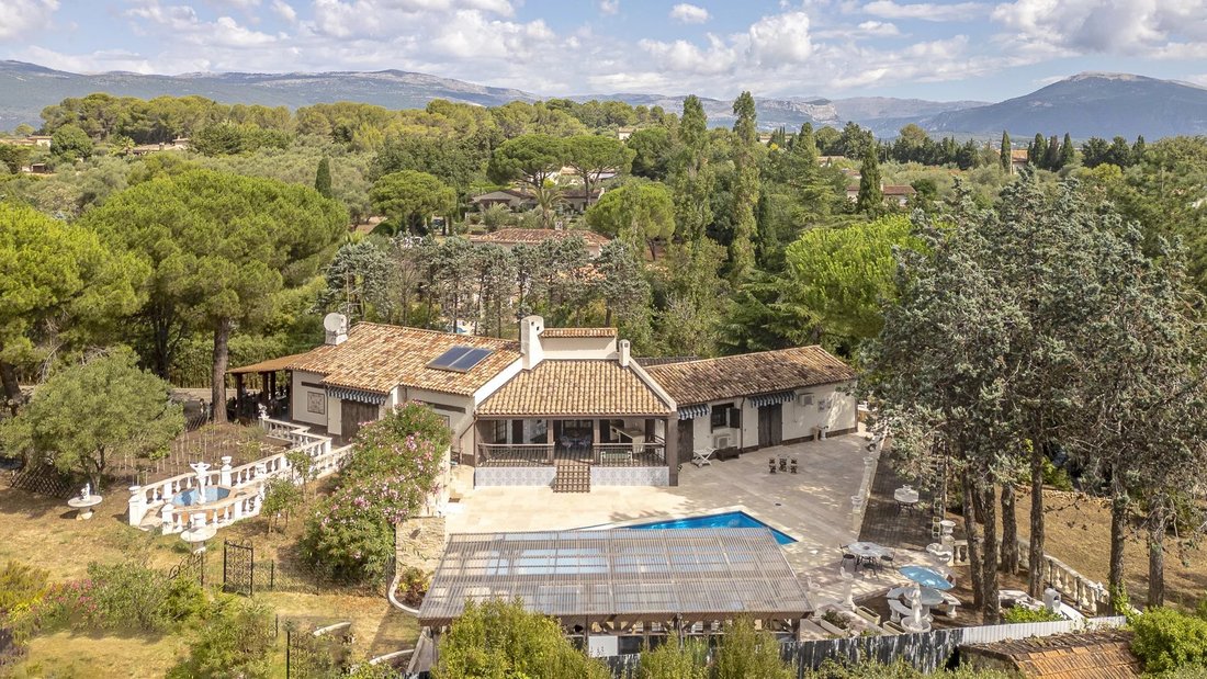 Villa en Valbonne, Provenza-Alpes-Costa Azul, Francia 1 - 18750662