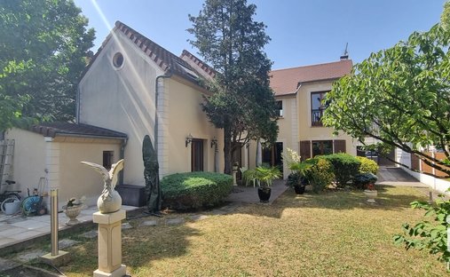 Maison à Bornes Aux Dames-Les Fonds-Longues Raies, Éragny-sur-Oise, France 1