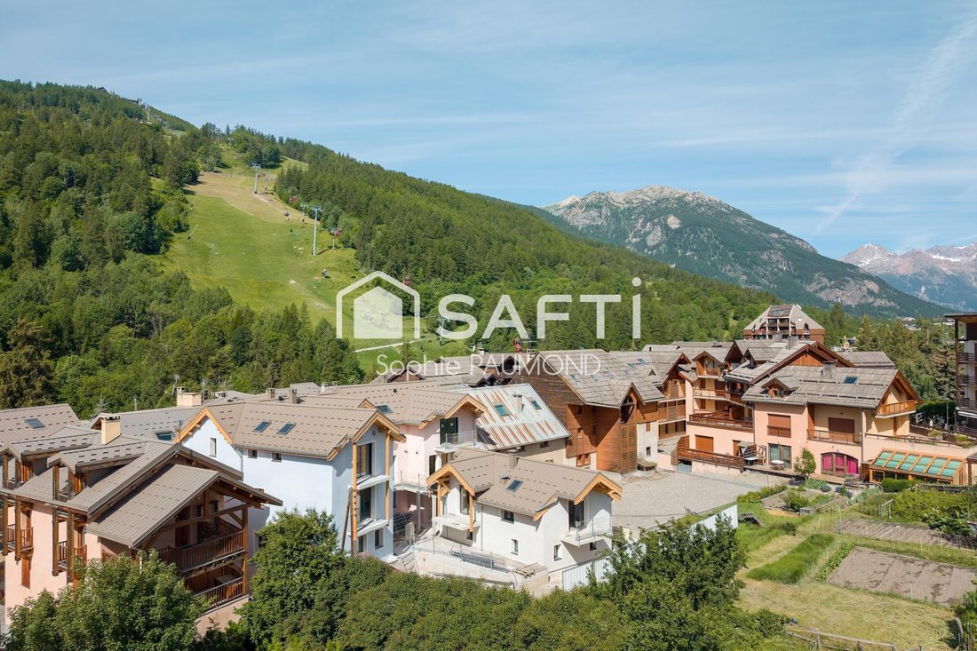 Casa en Saint-Chaffrey, Provenza-Alpes-Costa Azul, Francia 1 - 18755509
