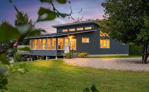 Maison à Chapeau, Québec, Canada 1