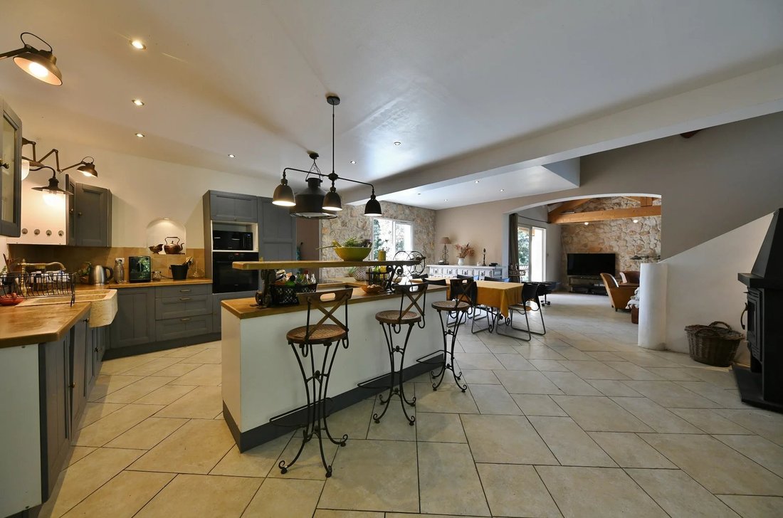 Villa a Uzès, Occitania, Francia 4 - 18750038