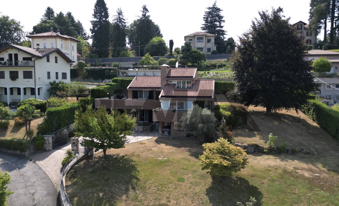 Villa in Cantello, Lombardy, Italy 1 - 18753683