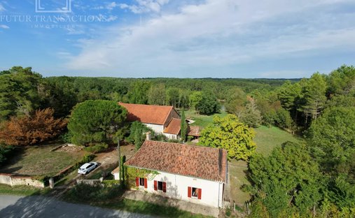 Estate in Saint-Andre-de-Double, Nouvelle-Aquitaine, France 1