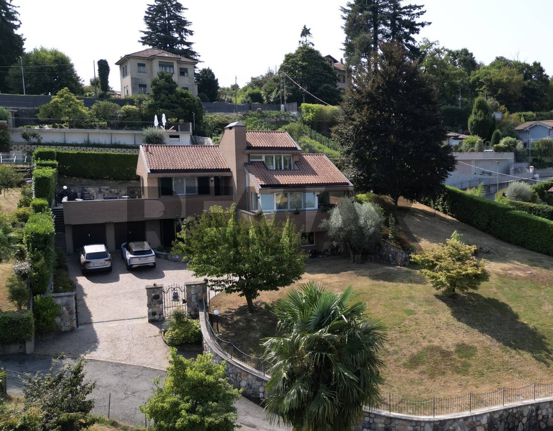 Villa in Cantello, Lombardy, Italy 2 - 18753683