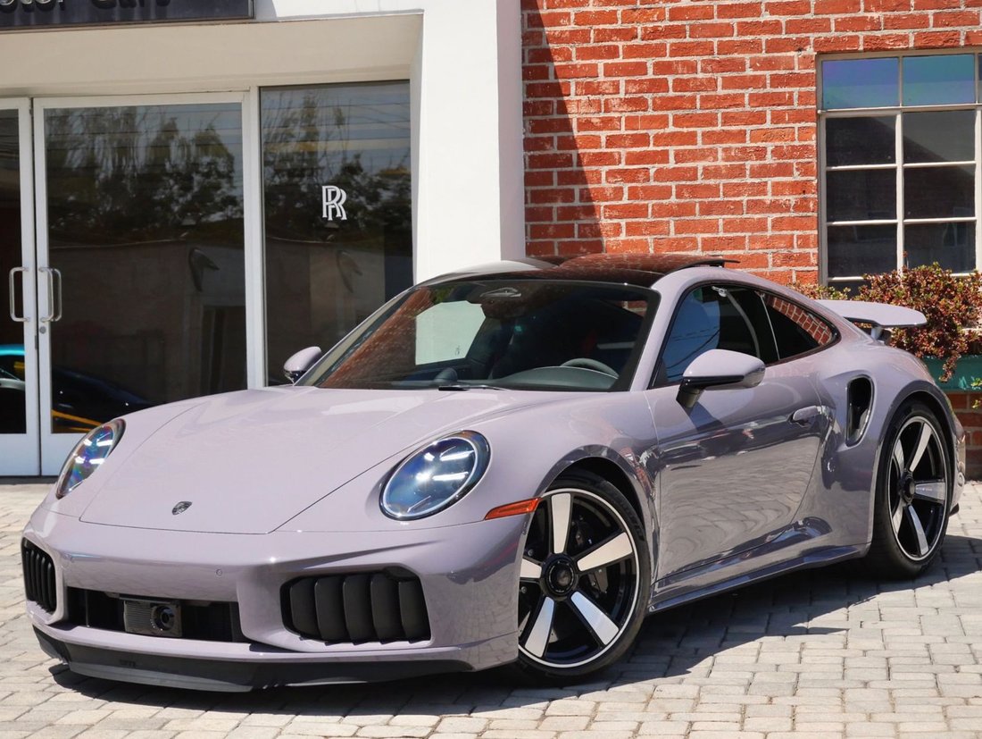 Coupe in Beverly Hills, CA, United States 4 - 18760218