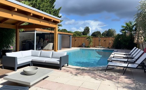 Villa in Carignan-de-Bordeaux, Neu-Aquitanien, Frankreich 1