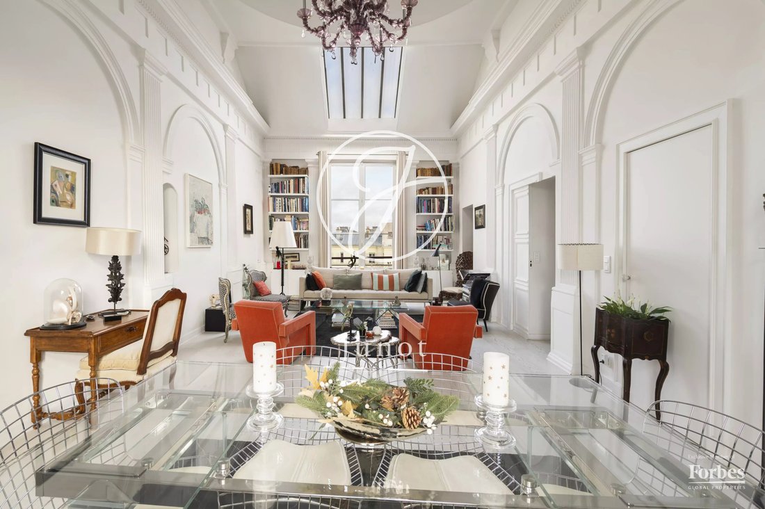 Apartment in Saint Thomas d'Aquin, Paris 7e Arrondissement, Paris 1 - 16690100