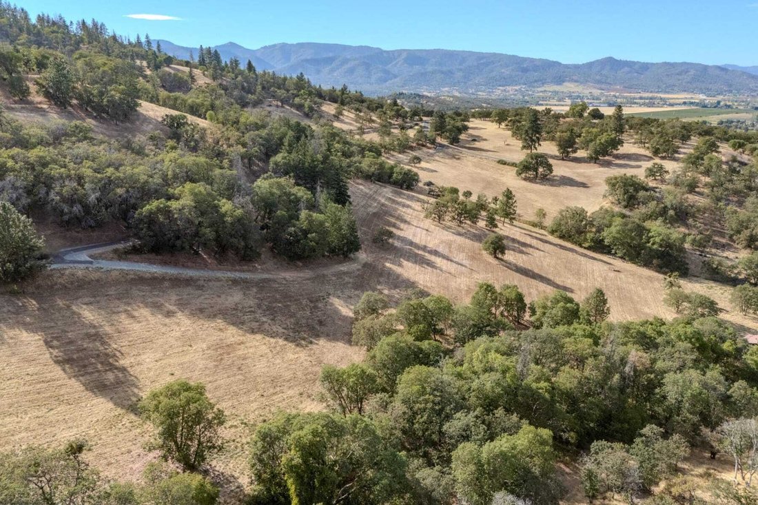 Land in Medford, Oregon, United States 4 - 18754015