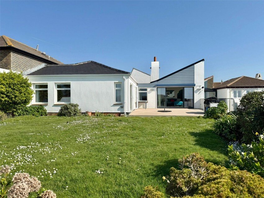 Haus in Milford-on-Sea, England 5 - 18754661