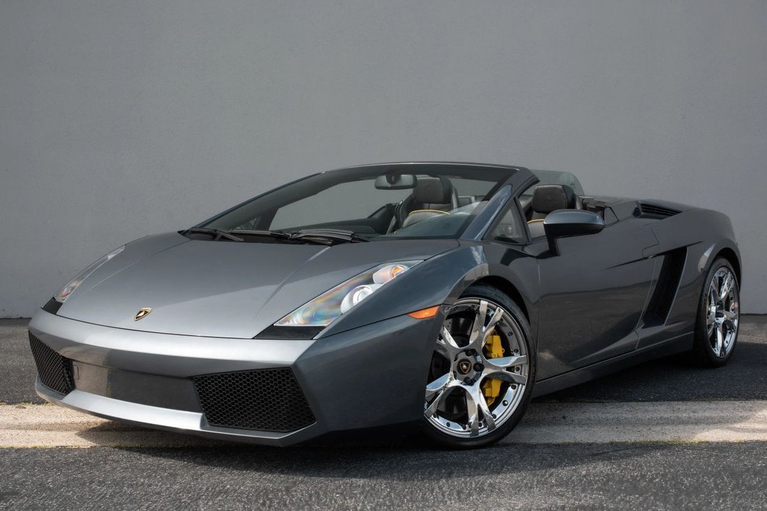Cabriolet in Costa Mesa, CA, United States 1 - 18753240