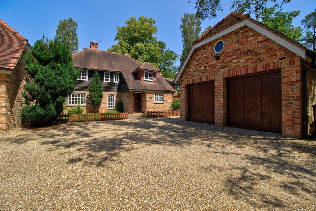 House in Crowthorne, England 1 - 18760984