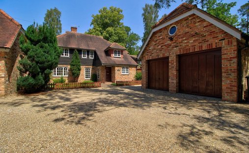 House in Crowthorne, England 1