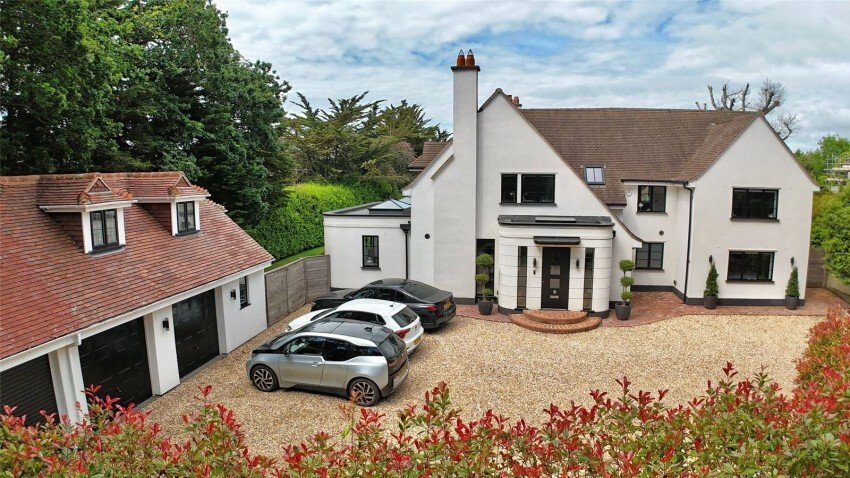 Haus in Milford-on-Sea, England 1 - 18754412