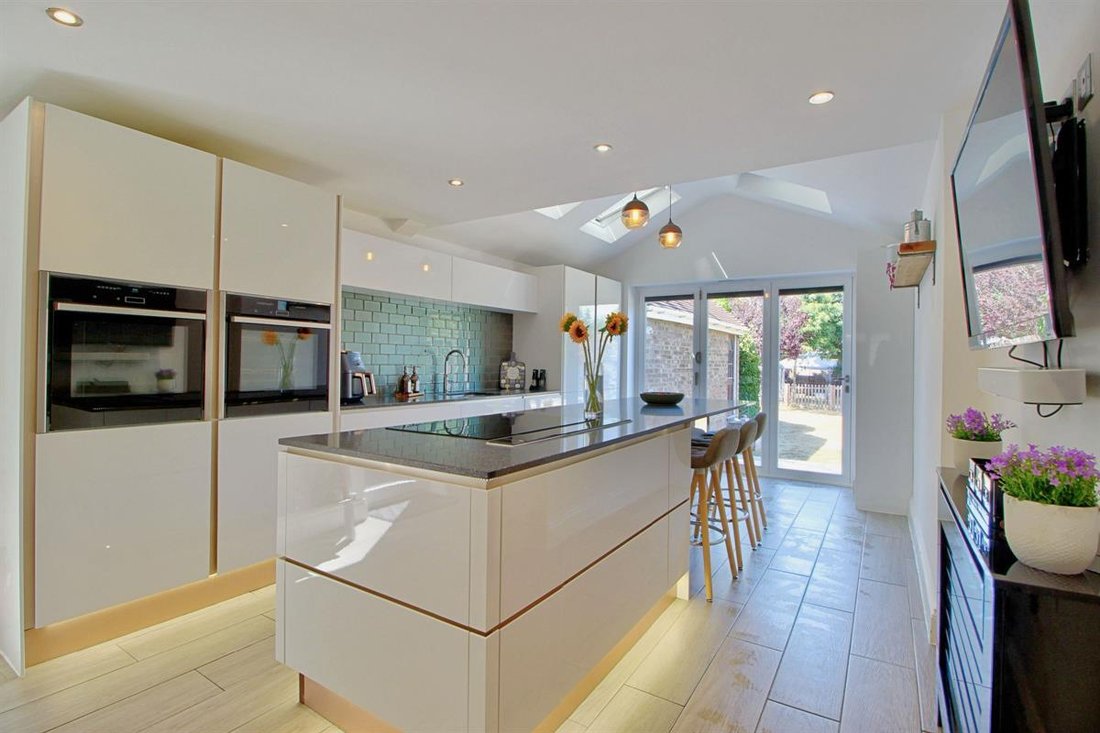 House in Cantley, Wokingham, England 3 - 18761217