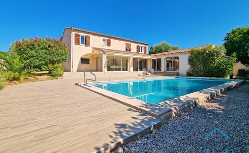 Haus in Centre Ville, Castries, Frankreich 1