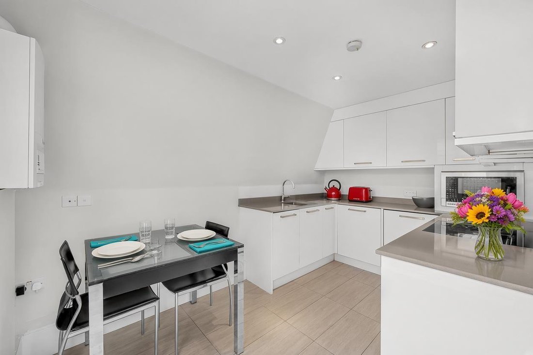 Apartment in Belsize Park, Camden, England 4 - 18761228