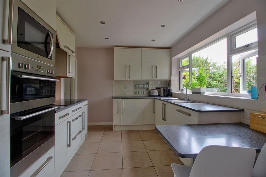 House in Cantley, Wokingham, England 3 - 18760962