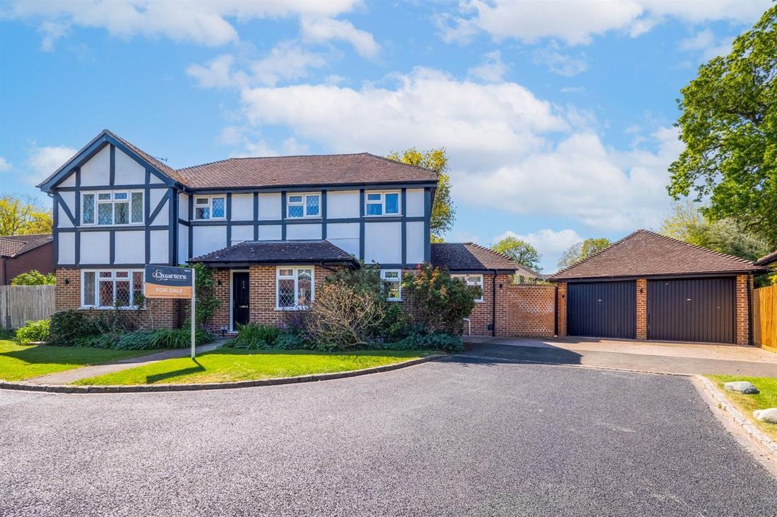 House in Binfield, England 1 - 18761128