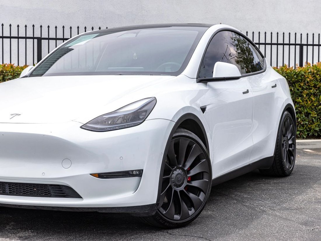Suv in Azusa, CA, United States 5 - 18699637