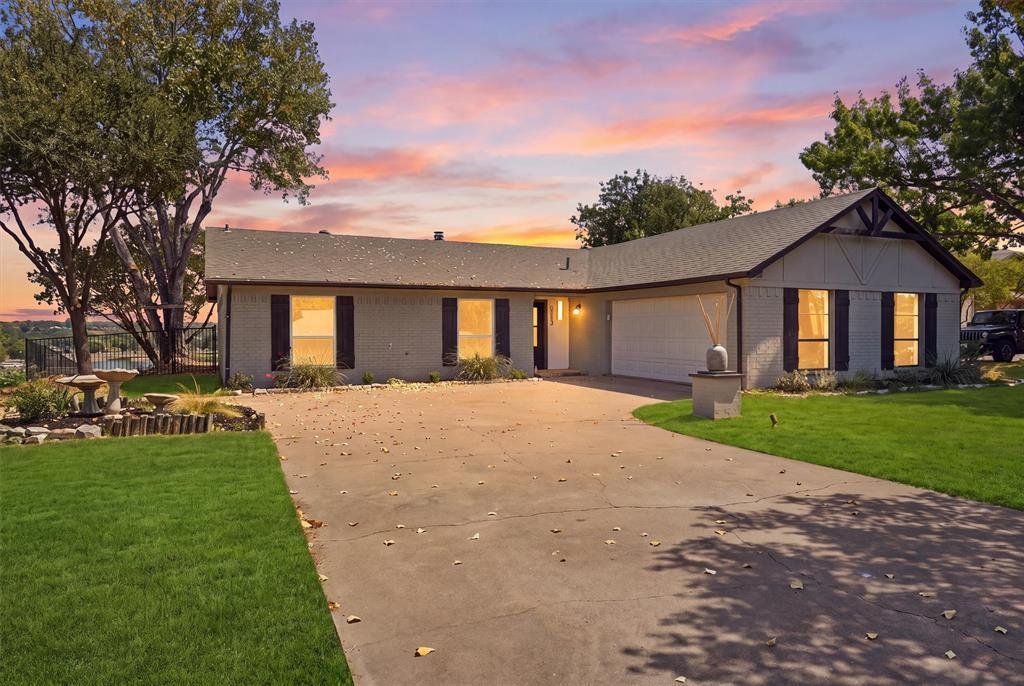 House in Granbury, Texas, United States 1 - 18752178