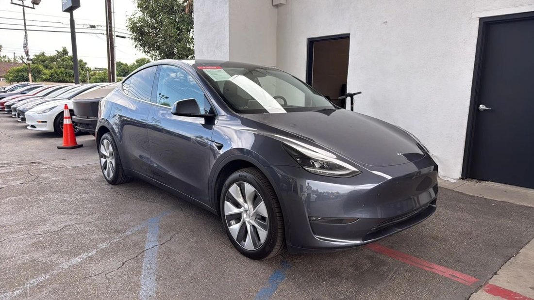 Suv in Azusa, CA, United States 2 - 18753339