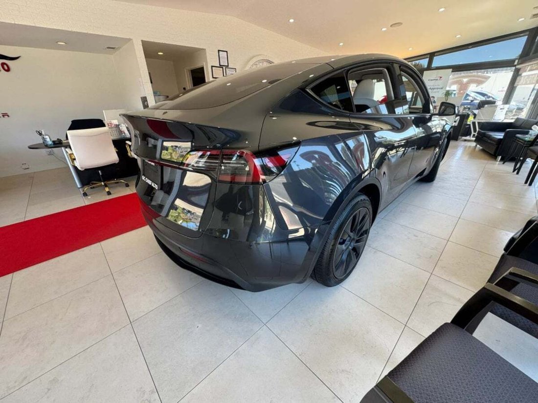 Suv in Newport Beach, CA, United States 5 - 18615870