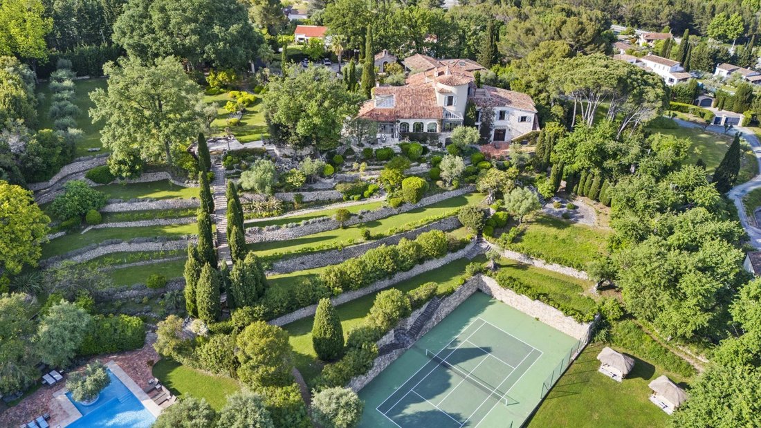 Villa a Mougins, Provenza-Alpi-Costa Azzurra, Francia 1 - 18749743
