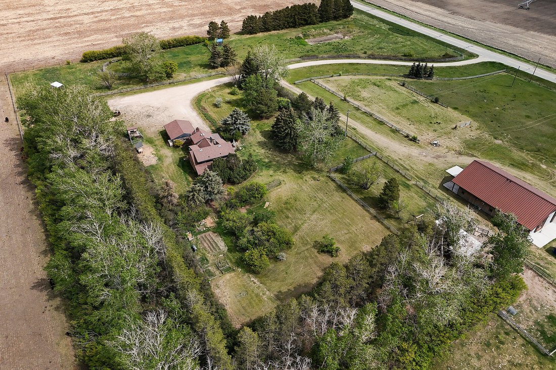 House in Keoma, Alberta, Canada 1 - 18750141