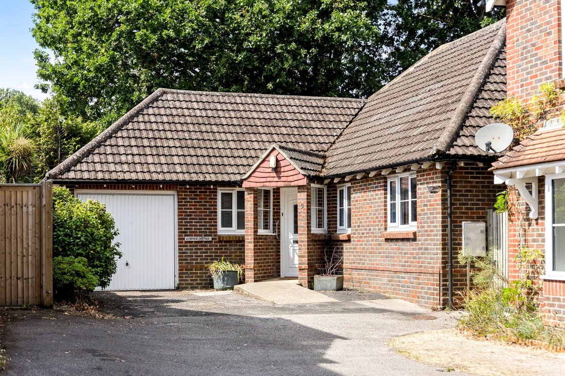 Bungalow in Storrington, England 1 - 18749634