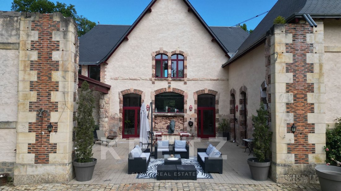 House in La Guerche-sur-l'Aubois, Centre-Val de Loire, France 1 - 17856469