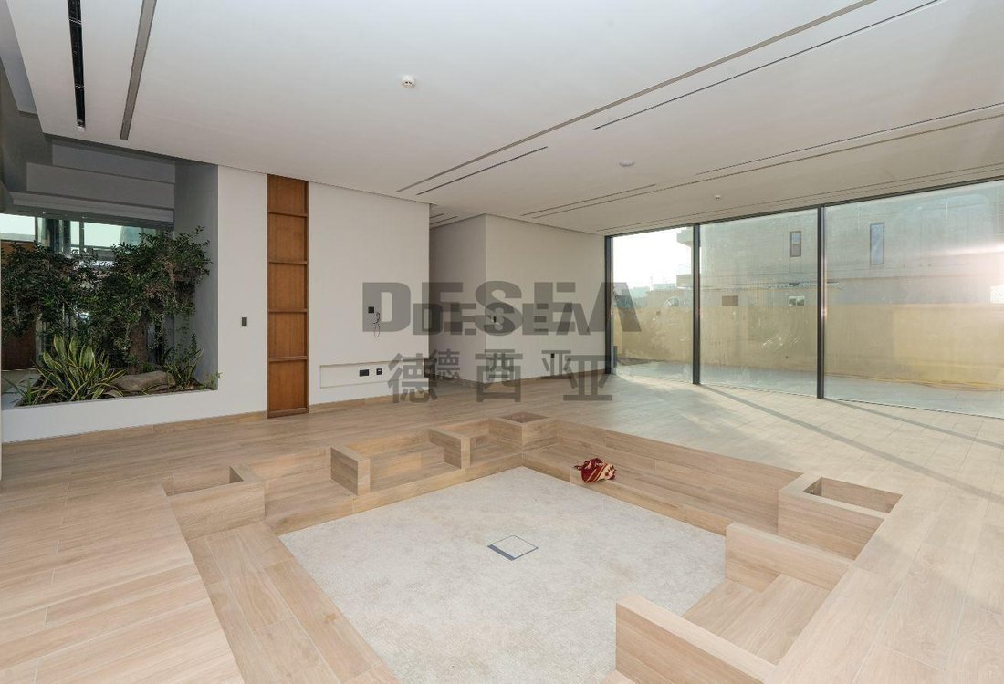 Villa in Hadaeq Sheikh Mohammed Bin Rashid, Dubai, United Arab Emirates 2 - 18659910